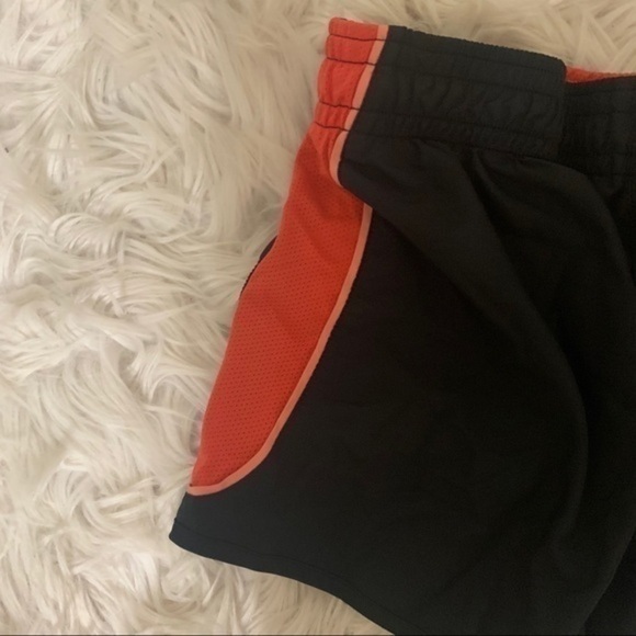 Nike Air Dri Fit Black And Red Shorts Size XS - Picture 7 of 7